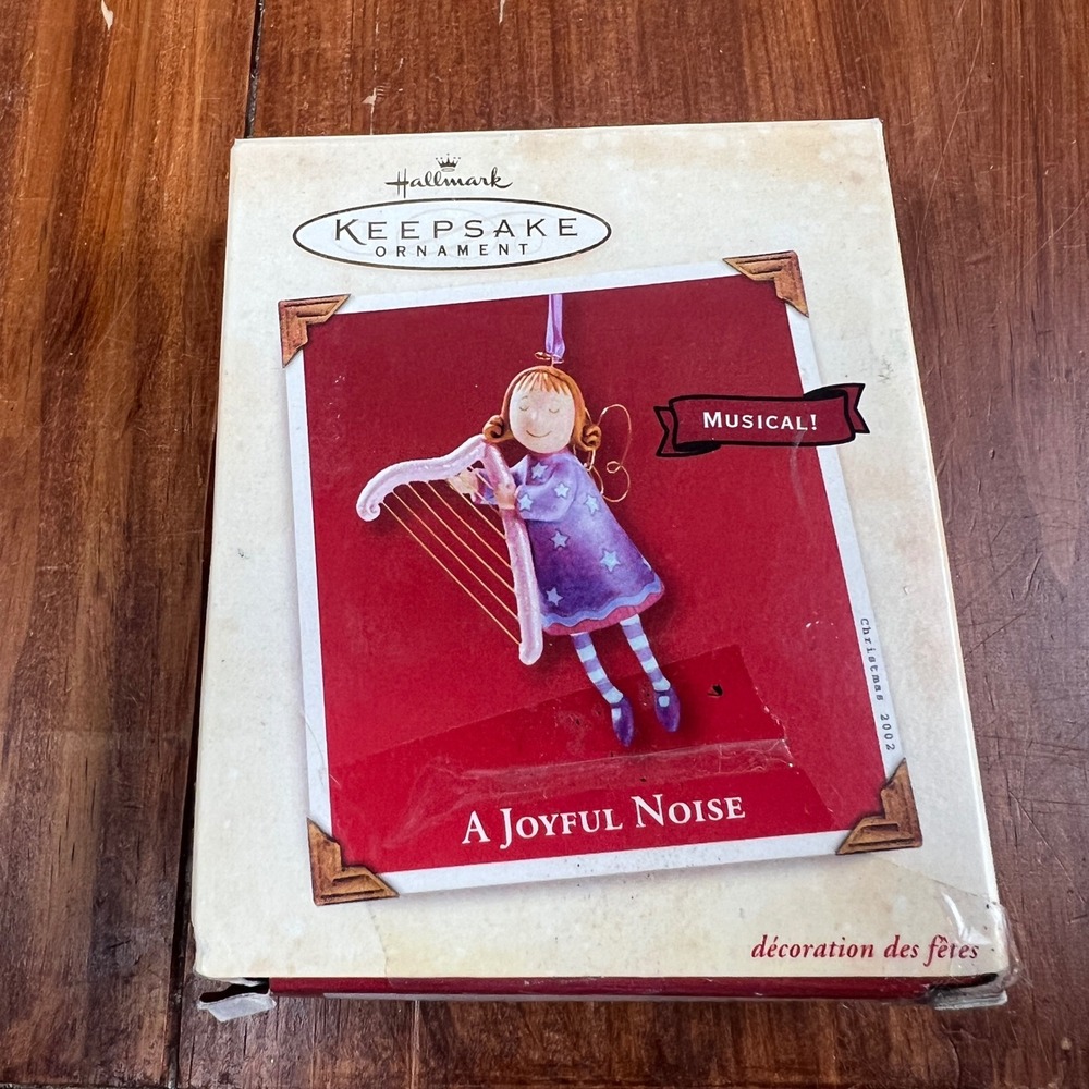 2002 Hallmark Keepsake A Joyful Noise Musical Angel Haley Ornament QX2816